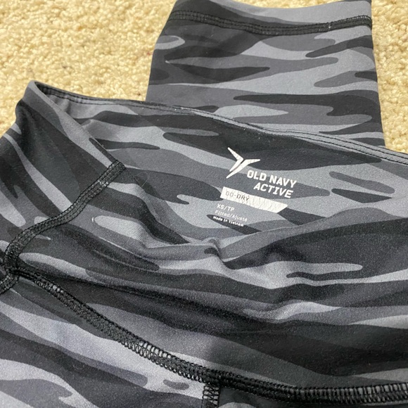 Old Navy Leggings - Black and Gray Camouflage size XS - Picture 2 of 6